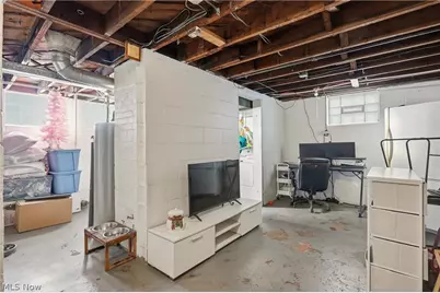 298 E Ford Avenue, Barberton, OH 44203 - Photo 29