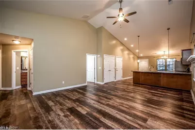 36 Hawks Landing #36, Cortland, OH 44410 - Photo 5