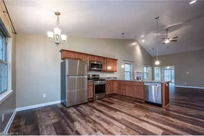 36 Hawks Landing #36, Cortland, OH 44410 - Photo 7