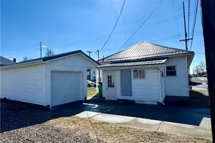 222 Sycamore St, Coshocton, OH 43812 - Photo 3