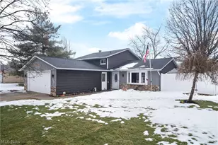 715 Carol Ln, Elyria, OH 44035 - Photo 3