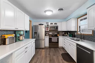 715 Carol Lane, Elyria, OH 44035 - Photo 9