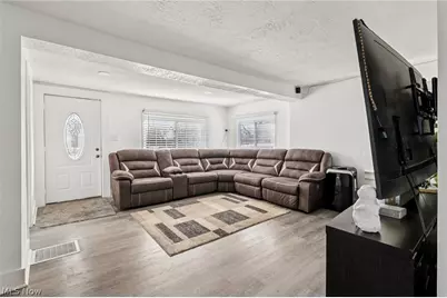 575 Flora Avenue, Akron, OH 44314 - Photo 5