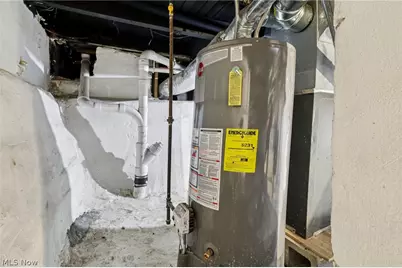 575 Flora Avenue, Akron, OH 44314 - Photo 37