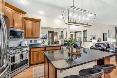 8851 Spring Valley Drive, Grandview Heights, OH 44147 - Photo 13