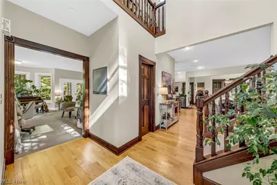 8851 Spring Valley Drive, Grandview Heights, OH 44147 - Photo 5