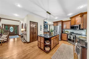 8851 Spring Valley Dr, Grandview Heights, OH 44147 - Photo 9