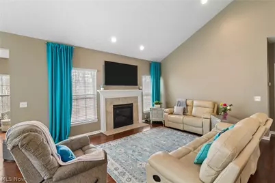 10453 Dogwood Drive, Aurora, OH 44202 - Photo 9