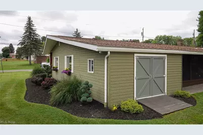 8075 Crestwood Drive, Garrettsville, OH 44231 - Photo 5