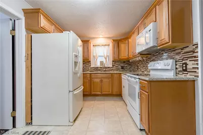 228 Hawk Avenue, Akron, OH 44312 - Photo 9