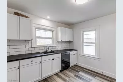 577 Essex Street, Akron, OH 44306 - Photo 3