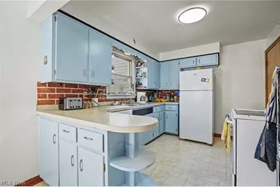 97 Rosary Drive, Campbell, OH 44405 - Photo 3