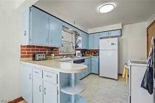 97 Rosary Dr, Campbell, OH 44405 - Photo 3