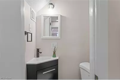 815 Broad Boulevard, Cuyahoga Falls, OH 44221 - Photo 27