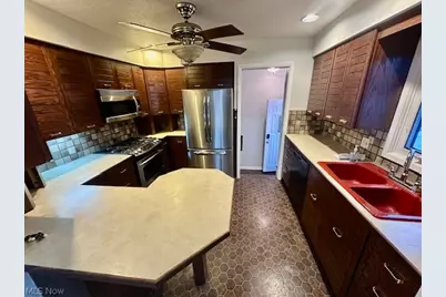 29315 Nehls Park Drive, Wickliffe, OH 44092 - Photo 5