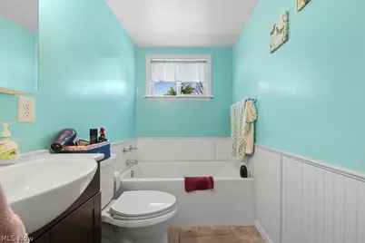 10684 Dot Avenue NE, Alliance, OH 44601 - Photo 25