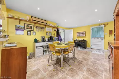 10684 Dot Avenue NE, Alliance, OH 44601 - Photo 9