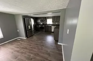 17911 Davis Rd, Lake Milton, OH 44429 - Photo 3