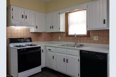 212 Curry Place, Youngstown, OH 44504 - Photo 17