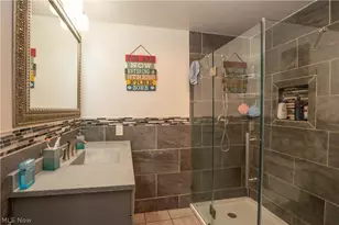 557 W Hopocan Ave, Barberton, OH 44203 - Photo 13