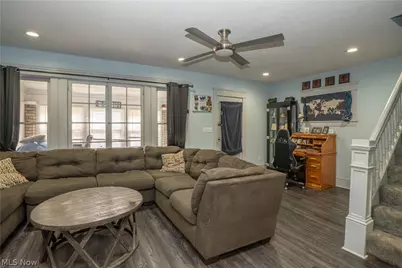 557 W Hopocan Avenue, Barberton, OH 44203 - Photo 5