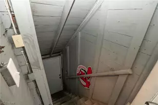 557 W Hopocan Ave, Barberton, OH 44203 - Photo 25