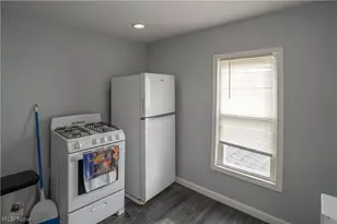 557 W Hopocan Ave, Barberton, OH 44203 - Photo 17