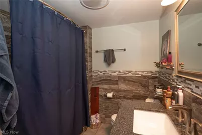 557 W Hopocan Avenue, Barberton, OH 44203 - Photo 23