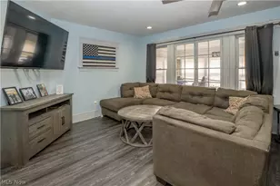 557 W Hopocan Ave, Barberton, OH 44203 - Photo 5