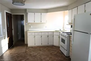 8321 Russell Ln, Loveland, OH 44144 - Photo 9