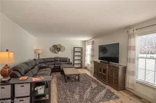 4690 Quincy Dr, Akron, OH 44321 - Photo 5