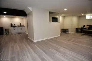 32113 Dickerson Rd, Willowick, OH 44095 - Photo 29