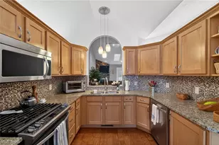 6272 Doral Dr NW, Canton, OH 44718 - Photo 9