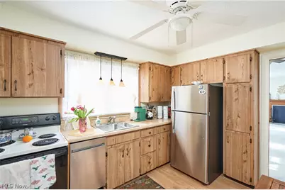 507 E Ford Avenue, Barberton, OH 44203 - Photo 3