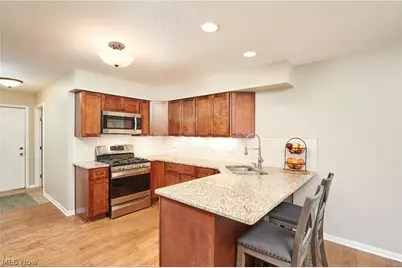 800 Hampton Circle #6, Aurora, OH 44202 - Photo 5