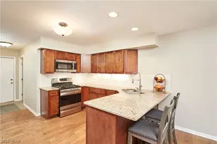 800 Hampton Cir, Aurora, OH 44202 - Photo 5