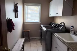 2142 Pearce Cir, Salem, OH 44460 - Photo 9