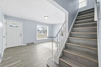 20705 Hansen Road, Maple Heights, OH 44137 - Photo 5