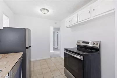 20705 Hansen Road, Maple Heights, OH 44137 - Photo 7