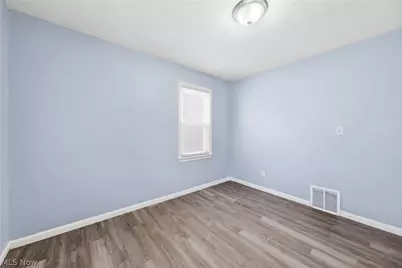 20705 Hansen Road, Maple Heights, OH 44137 - Photo 9