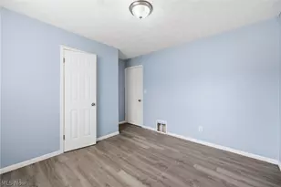 20705 Hansen Rd, Maple Heights, OH 44137 - Photo 13