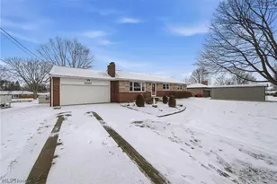 2525 Hollyview Ave NE, Canton, OH 44721 - Photo 3
