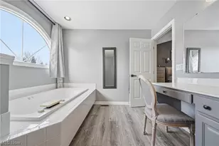 5609 Oakridge Dr, Louisville, OH 44641 - Photo 33