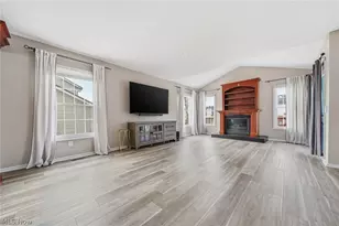 5609 Oakridge Dr, Louisville, OH 44641 - Photo 7