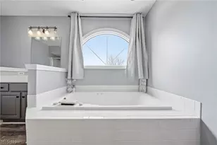 5609 Oakridge Dr, Louisville, OH 44641 - Photo 31