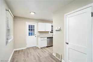 114 Davenport Ave, Akron, OH 44312 - Photo 9