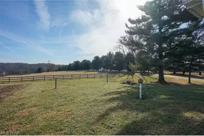 1325 County Line Rd, Hopewell, OH 43760 - Photo 33