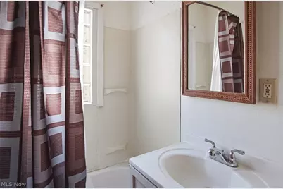 660 Hollibaugh Avenue, Akron, OH 44310 - Photo 11