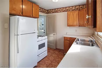 660 Hollibaugh Avenue, Akron, OH 44310 - Photo 7