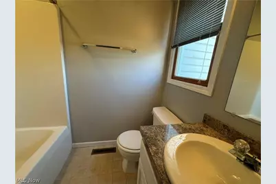 242 Ravenshollow Drive, Cuyahoga Falls, OH 44223 - Photo 15